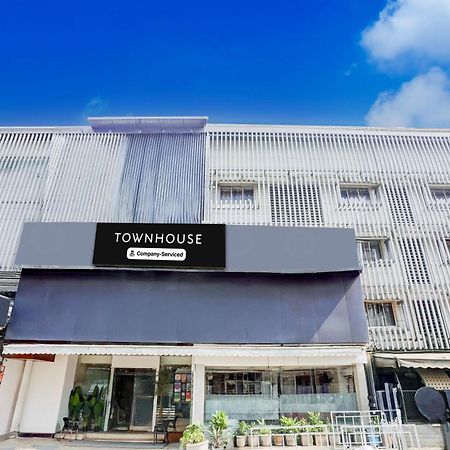 Super Townhouse Khar The Unicontinental Hotell Mumbai Exteriör bild