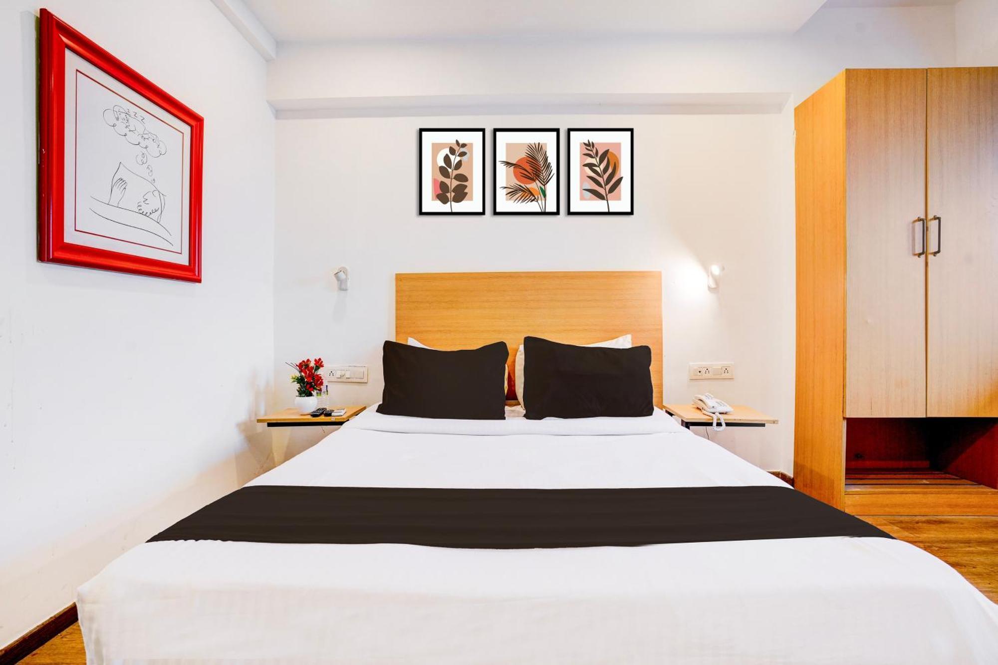 Super Townhouse Khar The Unicontinental Hotell Mumbai Exteriör bild