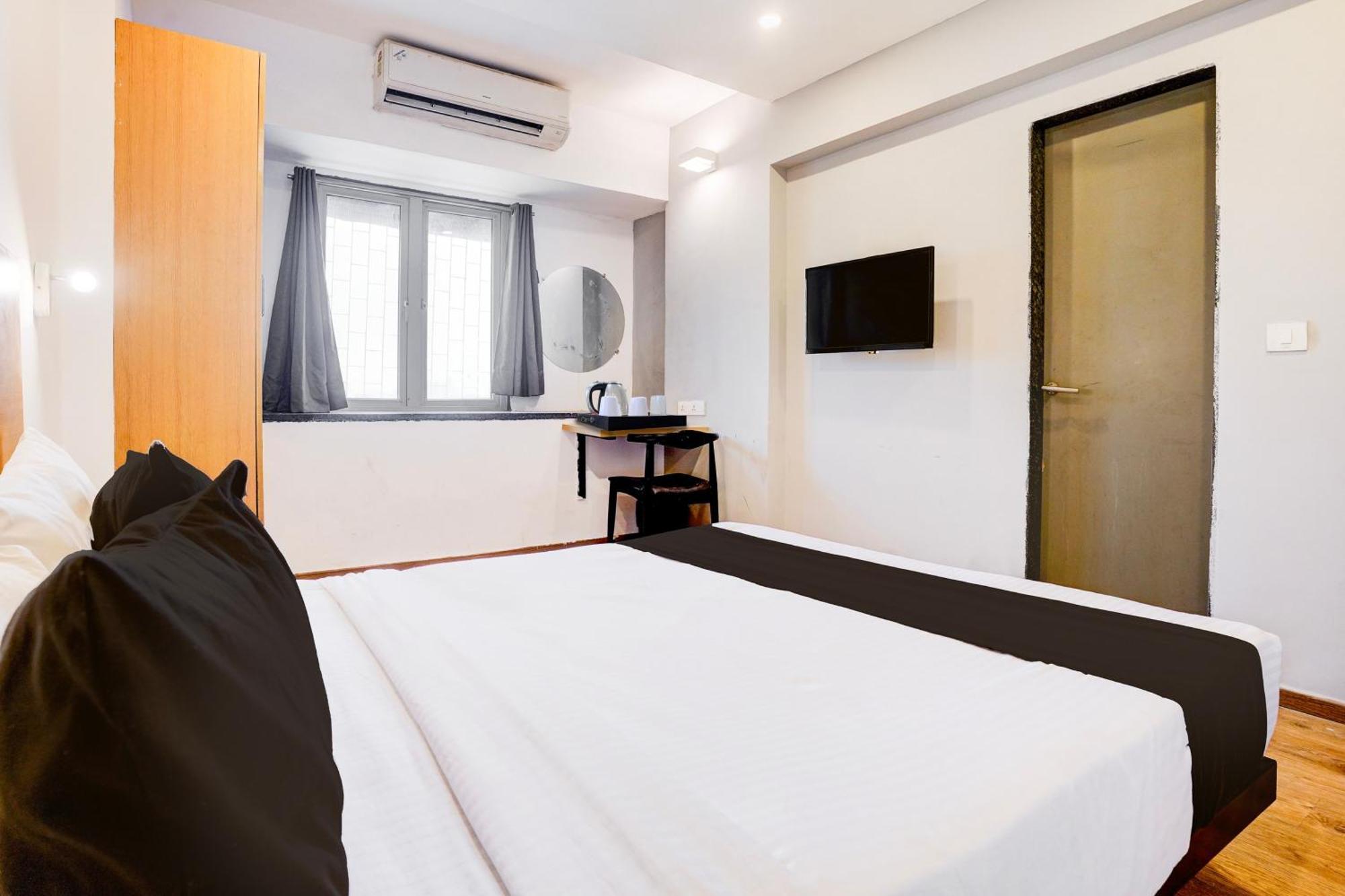Super Townhouse Khar The Unicontinental Hotell Mumbai Exteriör bild