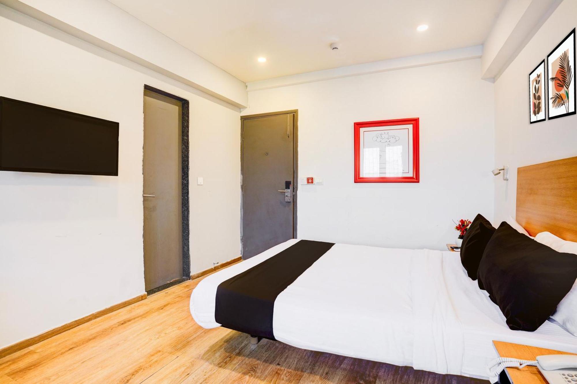 Super Townhouse Khar The Unicontinental Hotell Mumbai Exteriör bild