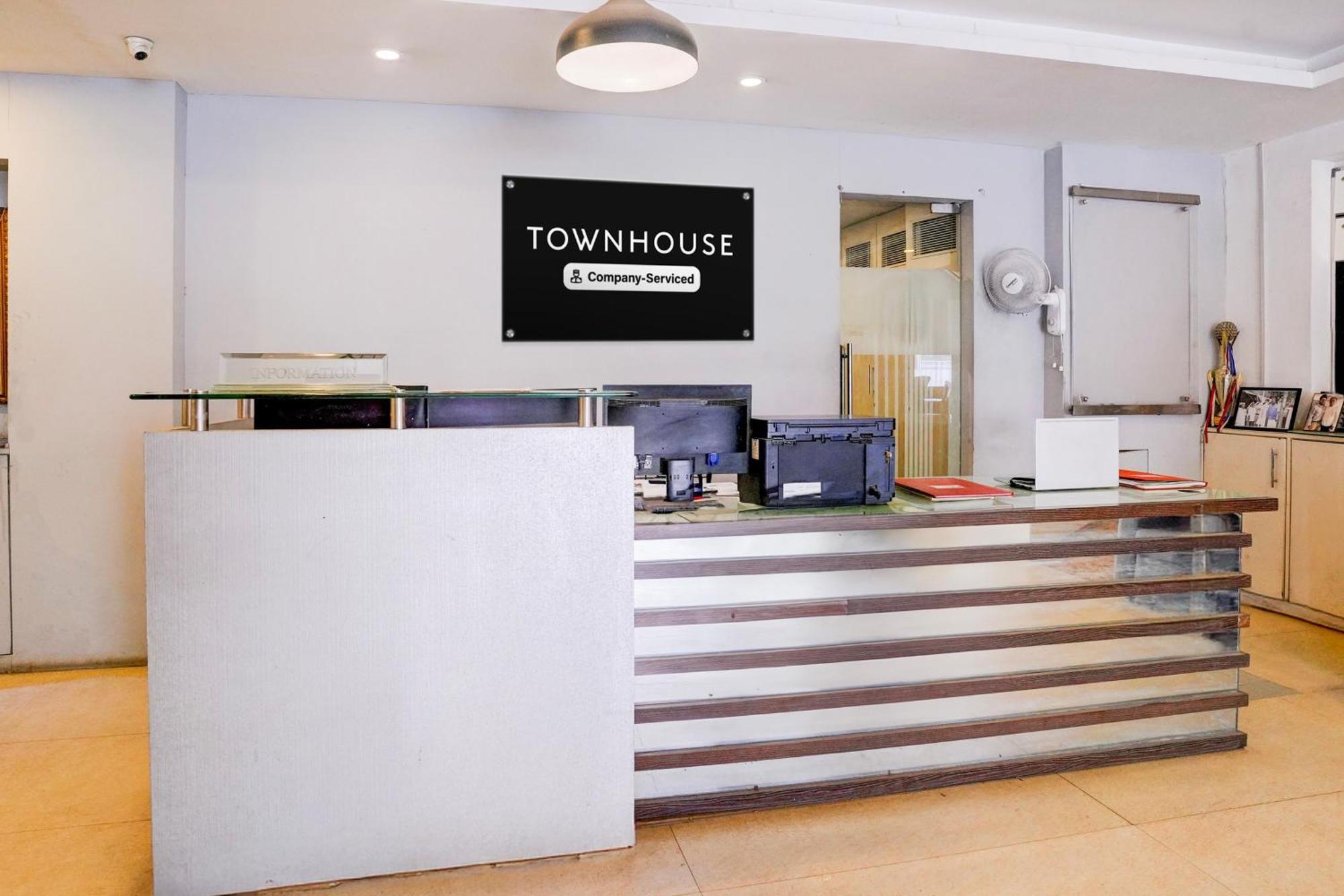 Super Townhouse Khar The Unicontinental Hotell Mumbai Exteriör bild