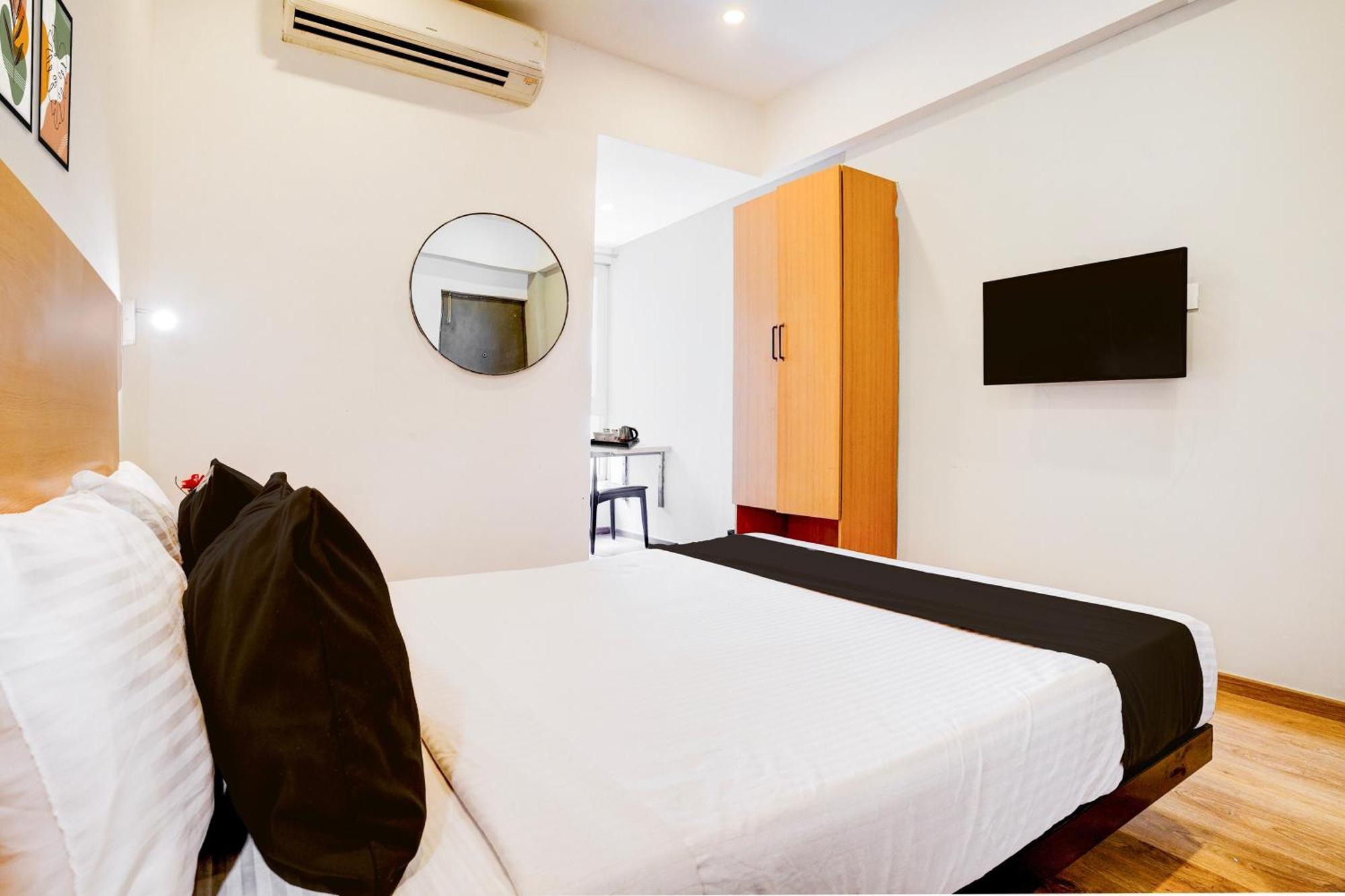 Super Townhouse Khar The Unicontinental Hotell Mumbai Exteriör bild