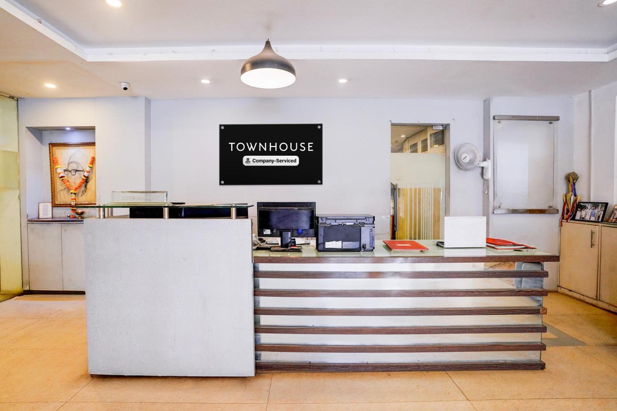 Super Townhouse Khar The Unicontinental Hotell Mumbai Exteriör bild